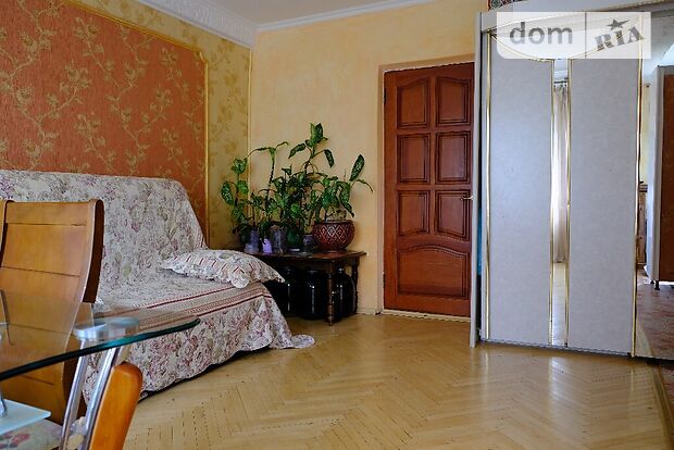 Снять квартиру в Киеве возле ст.М. Дарница за 10000 грн. 
