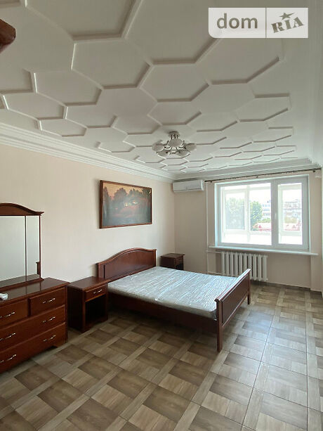 Снять квартиру в Киеве на ул. Шелковичная 20 за 23500 грн. 