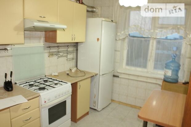 Rent an apartment in Kyiv on the St. Ivashkevycha Yaroslava 3 per 9999 uah. 