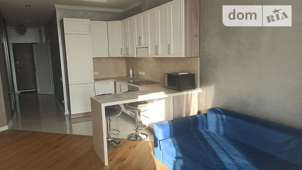 Rent an apartment in Kyiv on the lane Laboratornyi 7 per 43000 uah. 