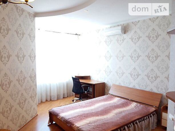 Rent daily an apartment in Odesa on the St. Serednofontanska per 1300 uah. 