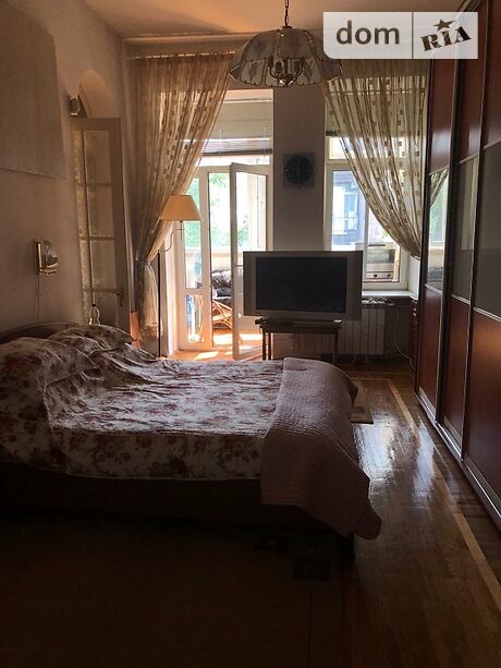 Rent an apartment in Kyiv on the St. Hostynna 54 per 27000 uah. 