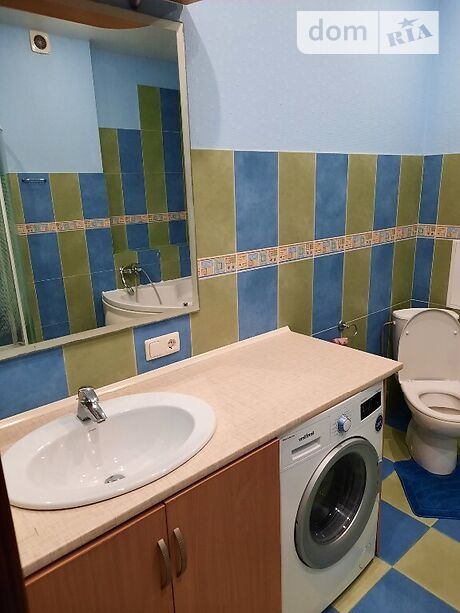 Rent an apartment in Kyiv near Metro Khreshchatik Instytutska per 20000 uah. 
