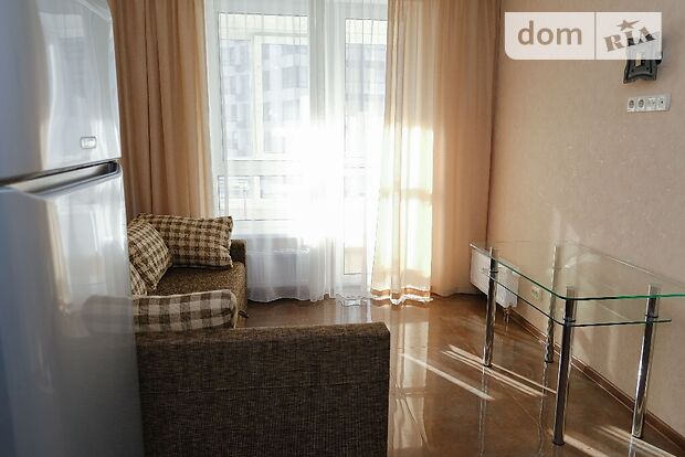 Rent an apartment in Kyiv on the St. Zarichna per 18000 uah. 