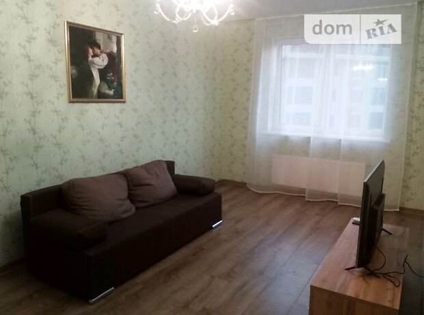 Rent daily an apartment in Odesa on the St. Henuezka per 1300 uah. 