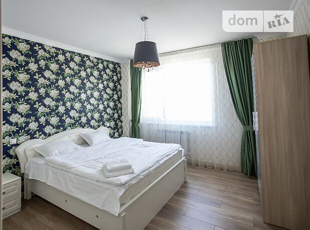 Rent daily an apartment in Kyiv on the Avenue Bazhana Mykoly 14 per 1040 uah. 
