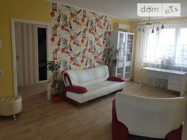 Rent an apartment in Kharkiv on the St. Akhsarova 19 per 18000 uah. 