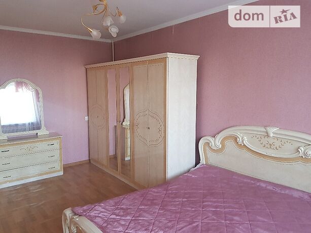 Rent an apartment in Kharkiv on the St. Akhsarova 19 per 18000 uah. 