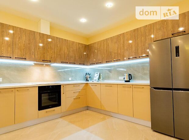 Rent daily an apartment in Odesa on the St. Makarenka per 1800 uah. 