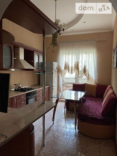 Rent daily an apartment in Odesa on the Avenue Dobrovolskoho per 600 uah. 