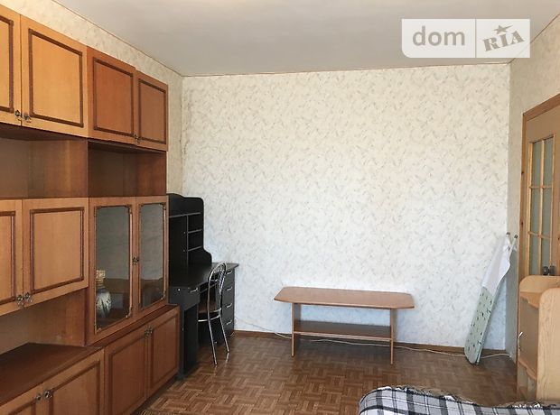 Rent daily an apartment in Kyiv on the St. Tykha per 550 uah. 