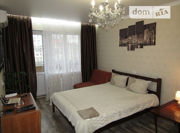 Rent daily an apartment in Odesa on the St. Heroiv oborony Odesy per 600 uah. 
