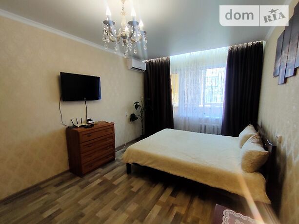 Rent daily an apartment in Odesa on the St. Heroiv oborony Odesy per 600 uah. 
