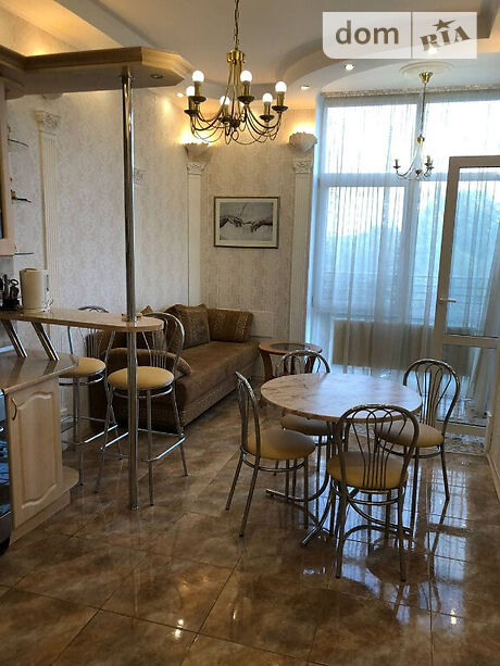 Rent an apartment in Kyiv on the St. Yevhena Konovaltsia per 20000 uah. 