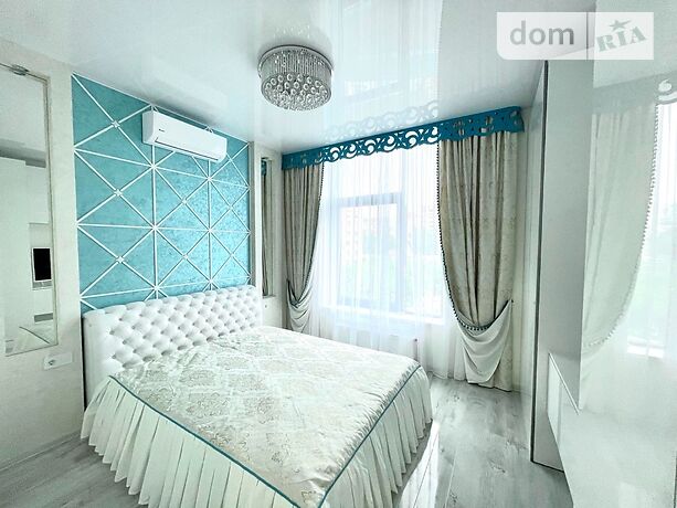 Rent an apartment in Kyiv on the St. Drahomyrova Mykhaila 11Б per 40541 uah. 