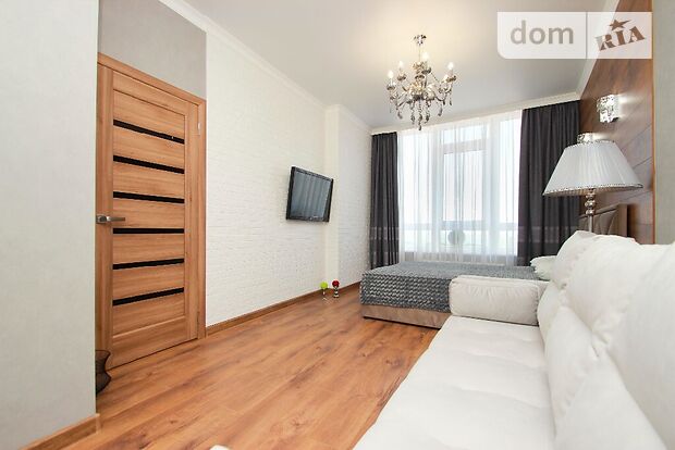 Rent daily an apartment in Odesa on the St. Henuezka per 1500 uah. 