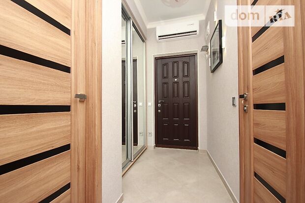 Rent daily an apartment in Odesa on the St. Henuezka per 1500 uah. 