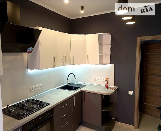 Rent an apartment in Kyiv on the St. Myru per 12000 uah. 