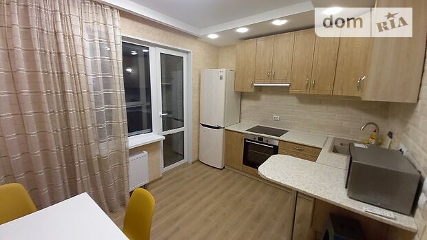 Rent an apartment in Kyiv on the St. Revutskoho 2 per 13000 uah. 