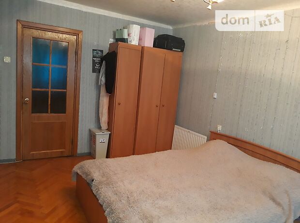 Rent a room in Kyiv on the Avenue Kurbasa Lesia per 3500 uah. 