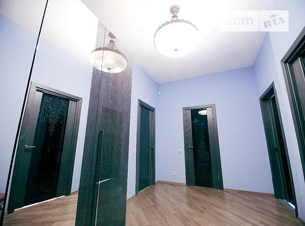 Rent an apartment in Kyiv on the St. Hoholivska per 30831 uah. 