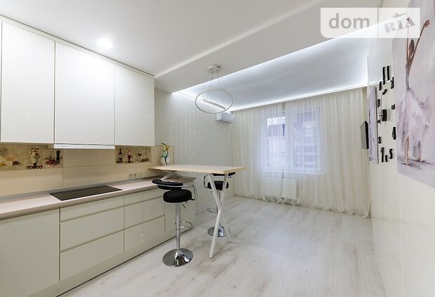 Rent an apartment in Kyiv on the St. Poltavska 10 per 26954 uah. 