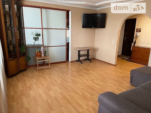 Rent an apartment in Vinnytsia on the St. Andriia Pervozvannoho per 8500 uah. 