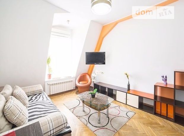 Rent daily an apartment in Lviv on the Halytska square per 700 uah. 