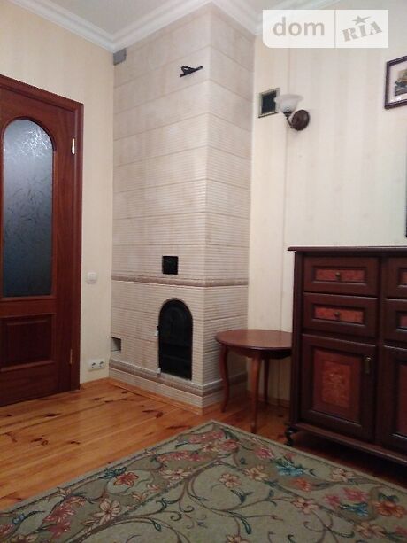 Rent an apartment in Kyiv on the St. Sadova per 19950 uah. 