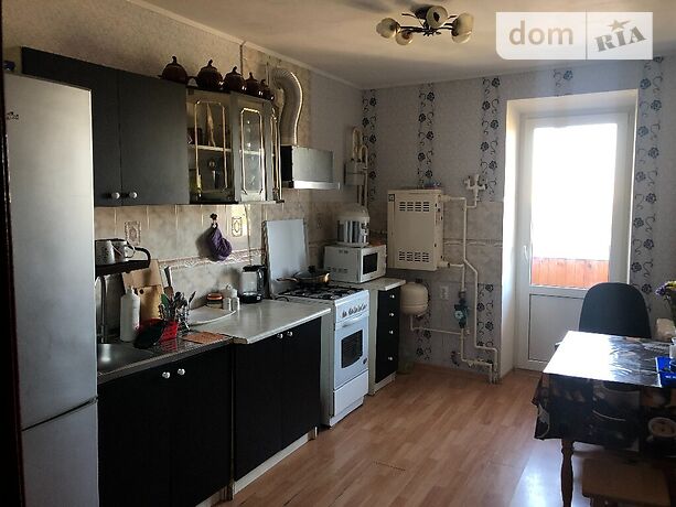 Rent an apartment in Vinnytsia on the St. Uchytelska per 8000 uah. 