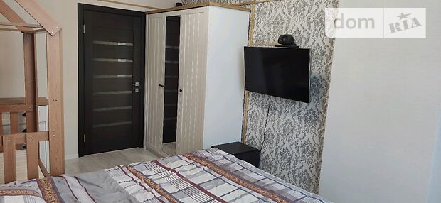 Rent an apartment in Odesa on the St. Okruzhna per 10000 uah. 