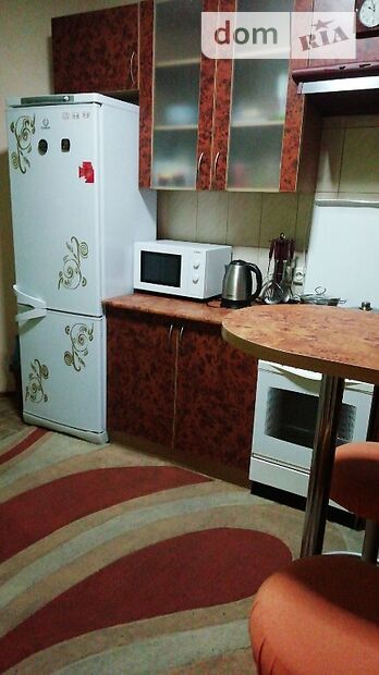 Rent an apartment in Kyiv on the St. Myropilska per 10500 uah. 