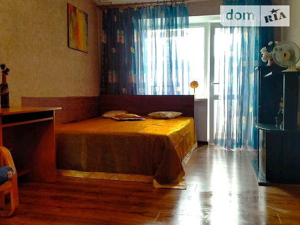 Rent daily an apartment in Odesa on the St. Zatyshna 95 per 500 uah. 