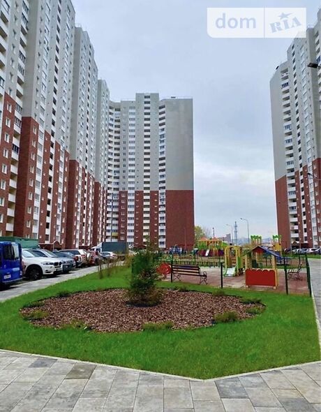 Rent an apartment in Kyiv on the lane Baltiiskyi 3-19 per 15000 uah. 