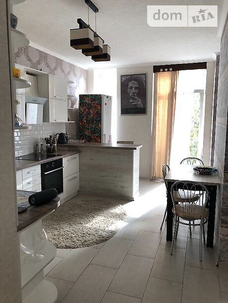 Rent an apartment in Kyiv on the St. Reheneratorna 4 per 29999 uah. 