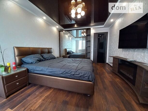 Rent daily an apartment in Kyiv on the St. Radunska per 1400 uah. 