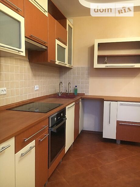 Rent an apartment in Kyiv on the St. Obolonska 6 per 21000 uah. 