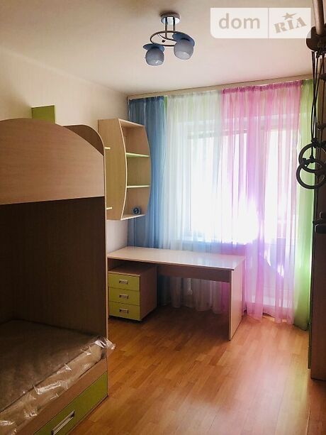 Rent an apartment in Kyiv near Metro Vyrlitsa per 13500 uah. 