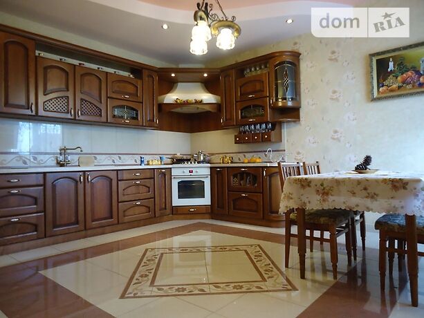 Rent a house in Lviv on the St. Sadova per 35000 uah. 