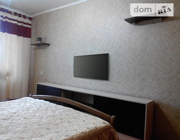 Rent daily an apartment in Dnipro on the St. Berezynska per 650 uah. 