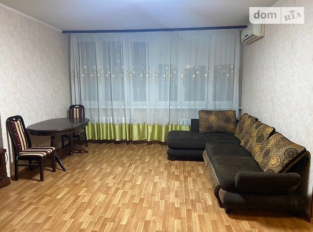 Rent an apartment in Kyiv on the St. Sribnokilska 1 per 18000 uah. 